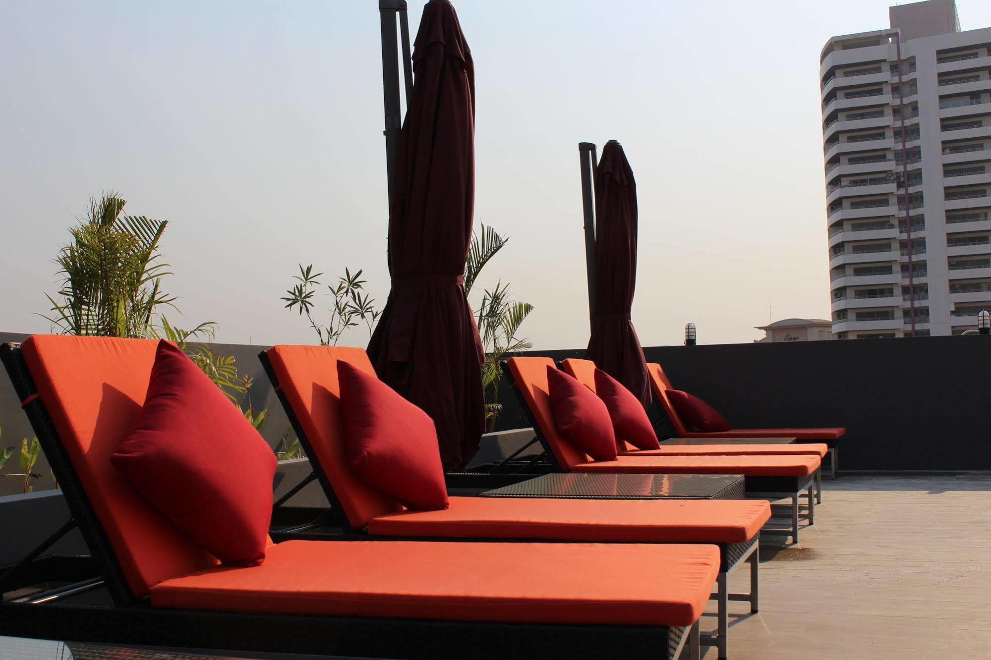 Nova Express Pattaya Hotel Екстер'єр фото